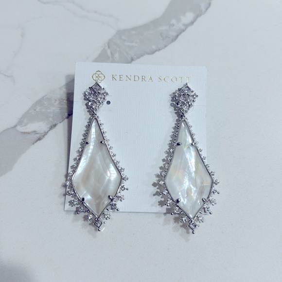COPY - Kendra Scott drop earrings - Picture 1 of 3